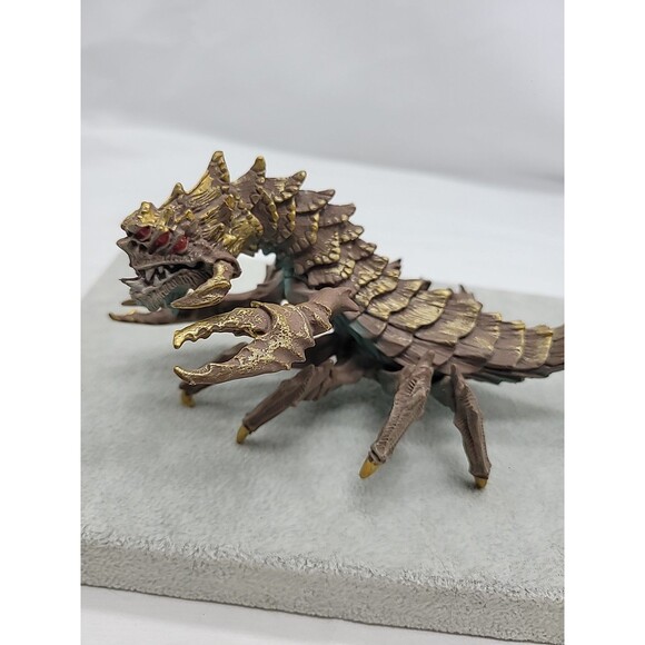 2015 Safari Ltd Desert Dragon PVC Golden Scorpion 7" Figure Toy - Picture 3 of 16